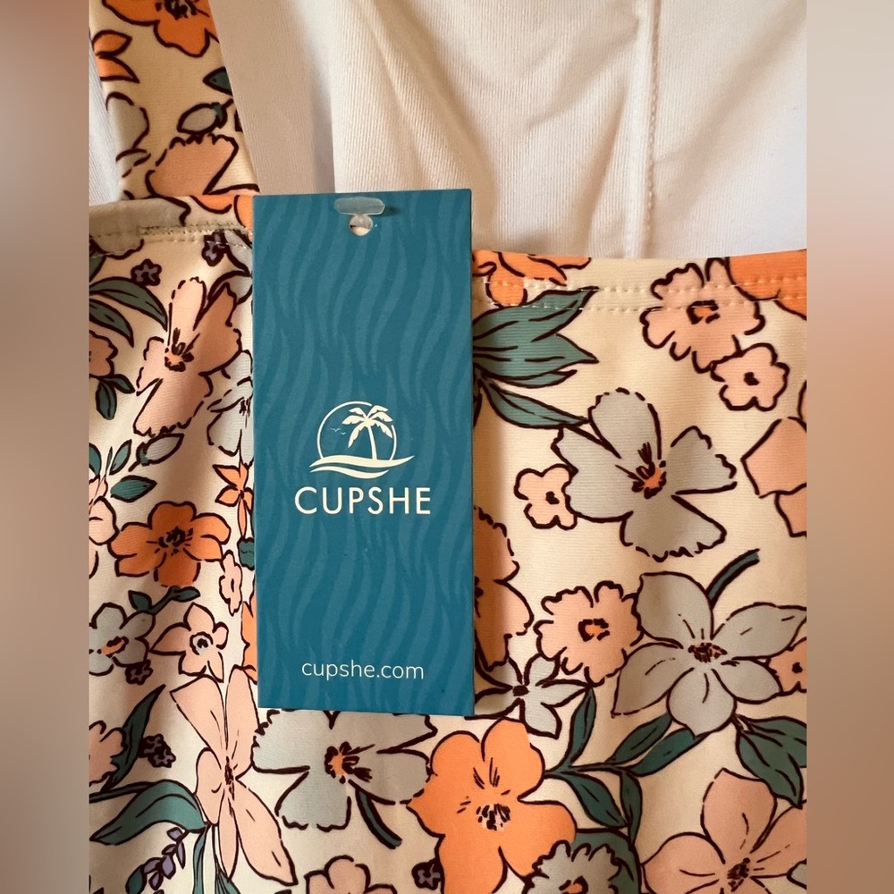 Cupshe NWT Apricot Ditsy Floral Scoop Neckline Ruching Swimdress Size M - Picture 12 of 16
